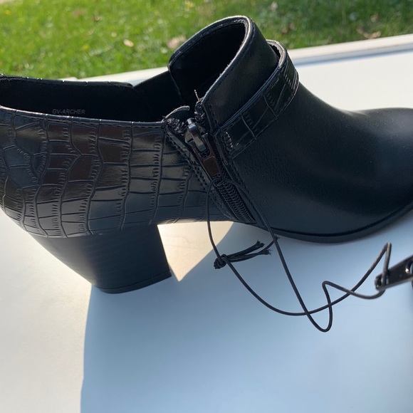 Gloria Vanderbilt Shoes - Picture 8 of 10